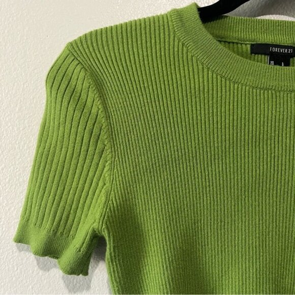 FOREVER 21- NEW Ribbed Short Sleeve Crop Top with Ties on Sides Size L - Picture 3 of 5